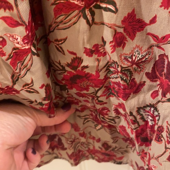 Lucky brand dress. Floral with pin tuck details around v neck. - Picture 4 of 6